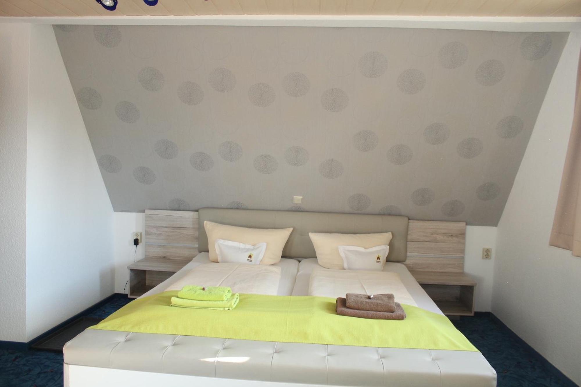 Nohra  Kraeuterhotel Garni Zur Klostergrotte מראה חיצוני תמונה