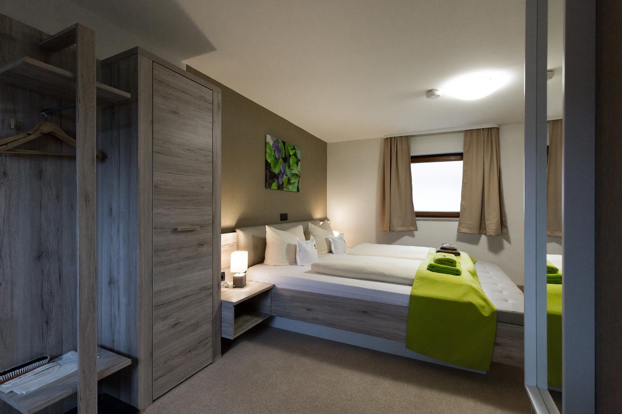 Nohra  Kraeuterhotel Garni Zur Klostergrotte מראה חיצוני תמונה